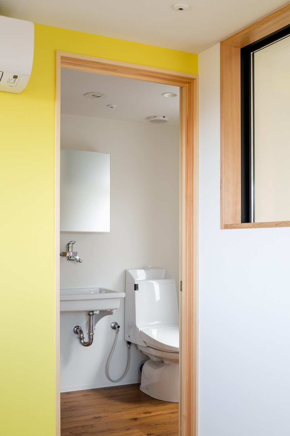 バス/トイレ事例：部屋03（部屋ごとに添える色とりどりの壁）