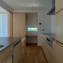 円光寺の家｜内部と外部が繋がるミニマルな住宅の写真 キッチン