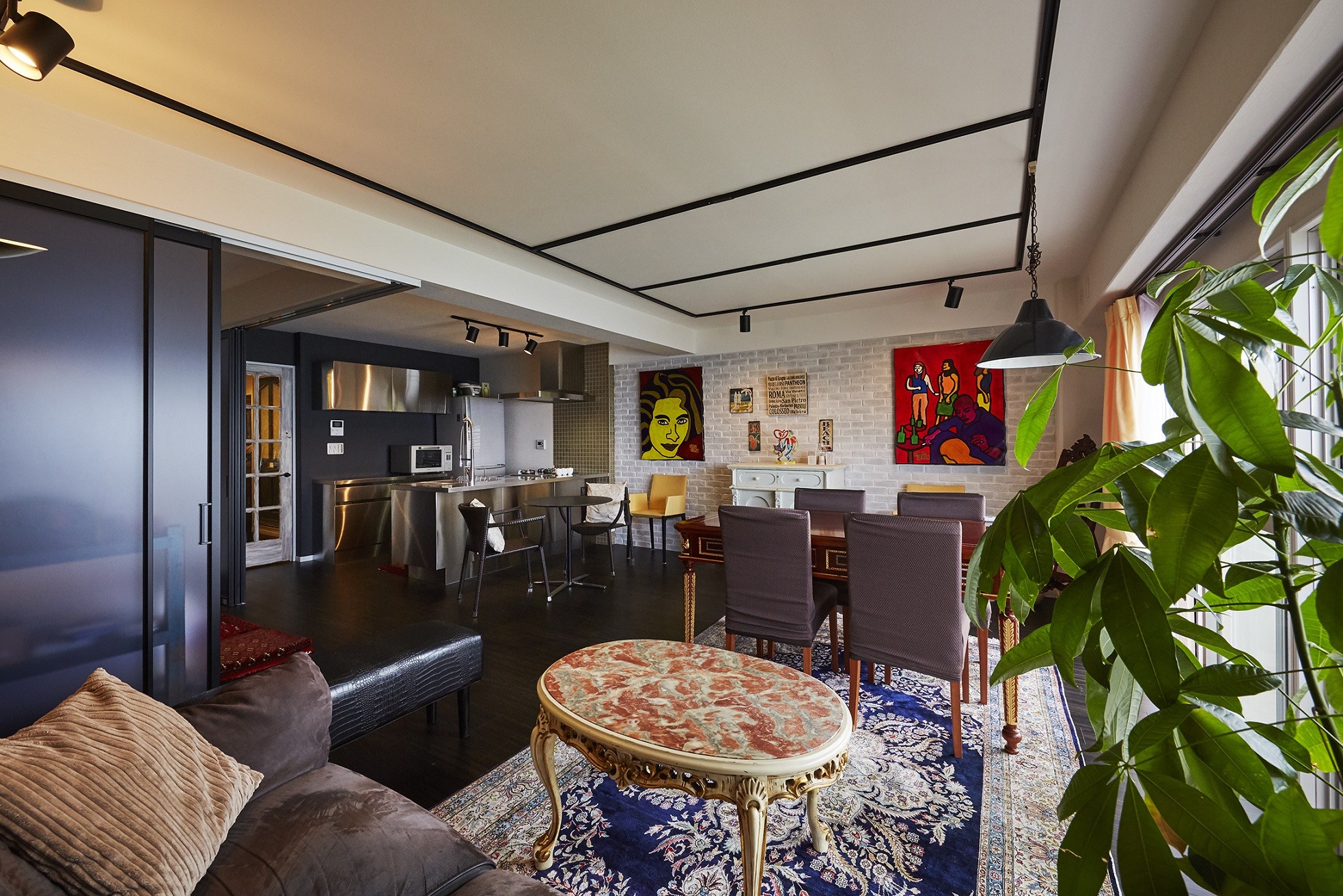 個性溢れる家具とアートが融合するリゾートスタイルのセカンドハウス 別荘事例 Suvaco スバコ