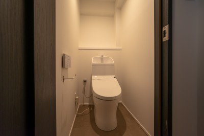トイレ (マンションリフォーム『Industrial styleと畳フローリングの融合』)