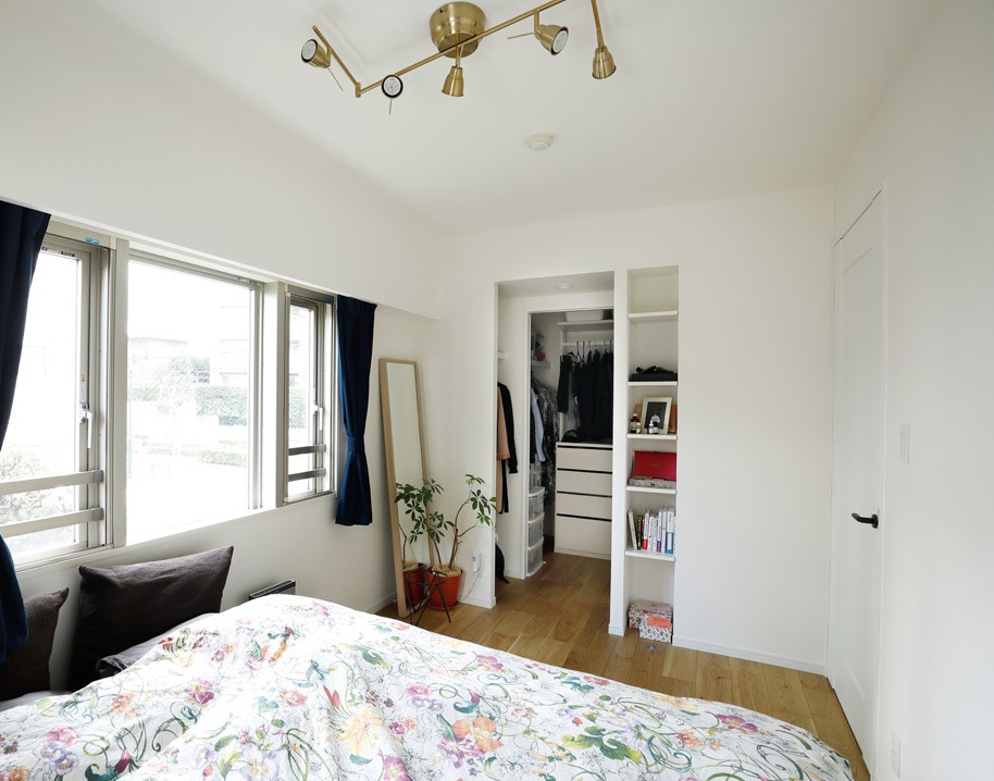 ベッドルーム事例：寝室の脇にウォークスルークローゼット（北欧風のインテリアに囲まれた、ストレスフリーの“ヒュッゲ”な暮らしを目指して。）