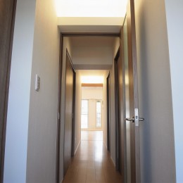 玄関から廊下にかけての間接照明 化粧梁と間接照明 その他事例 Suvaco スバコ