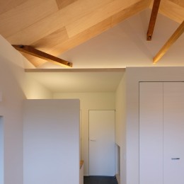 勾配天井を演出する間接照明 朝倉の家 リノベーション リビングダイニング事例 Suvaco スバコ