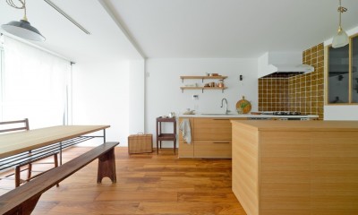 兵庫県Ｎ邸 − 壁の色で異なる雰囲気が楽しいお家 − (キッチン・ダイニング)