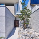 八幡の家～都市型コートハウス～の写真 シンプルなアプローチ