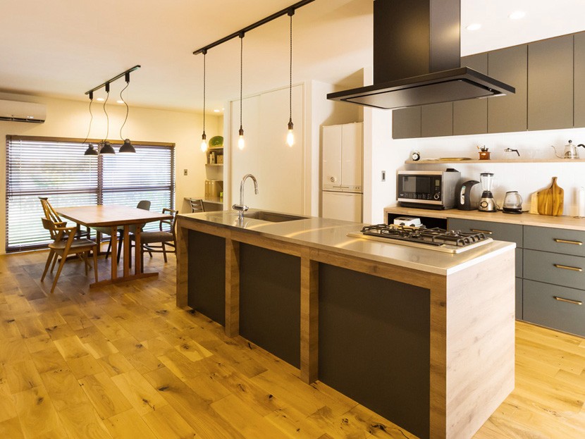 キッチン事例：キッチン（Legrand - アイランドキッチンを中心にぐるり。コンパクトな動線で家事効率UP！）