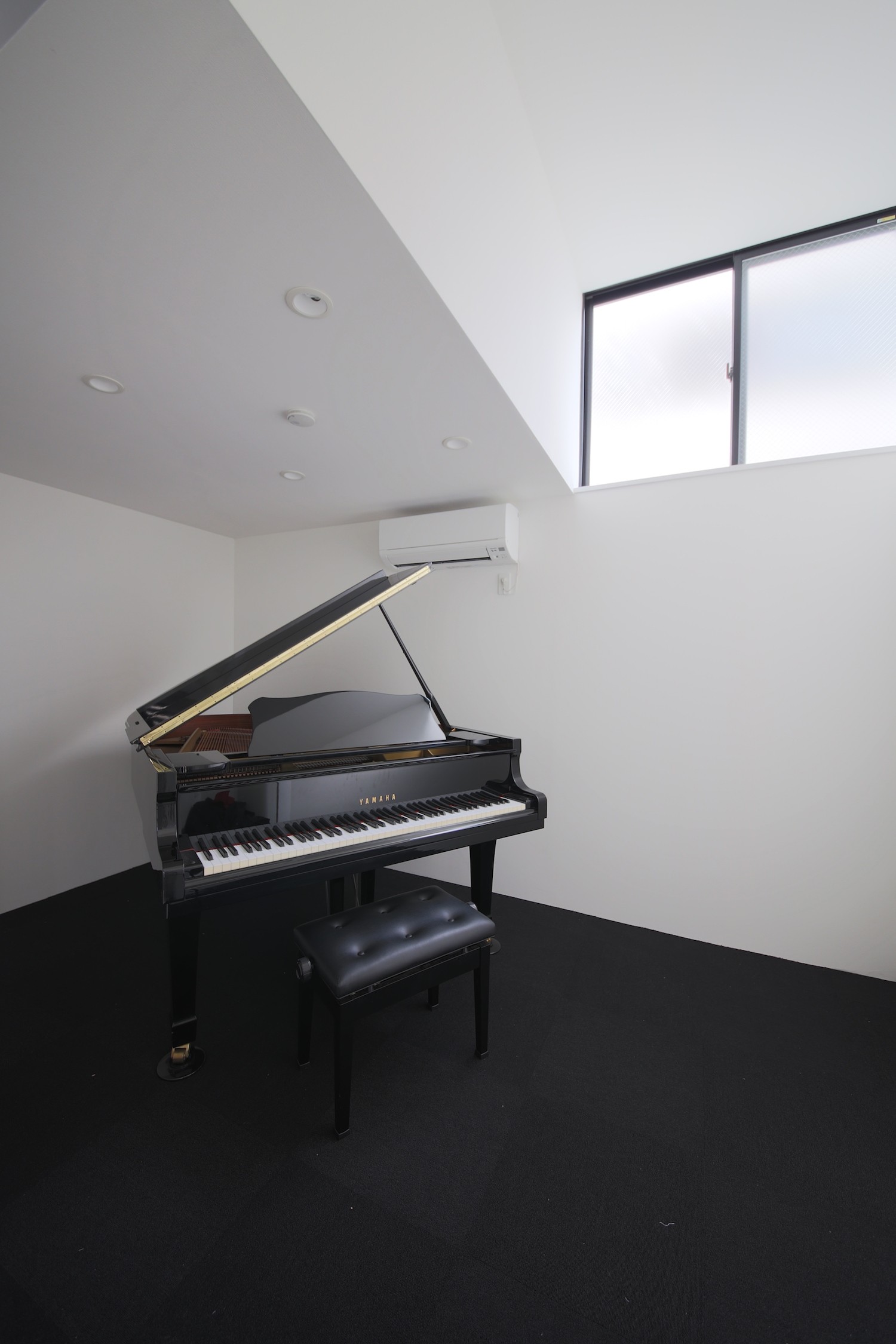 その他事例：ピアノ室（建もの探訪で放送　ピアノ室のある狭小住宅・スキップフロアを生かしたOUCHI-29）