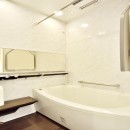 ストレスフリーなアーバンシンプルリノベーションの写真 浴室