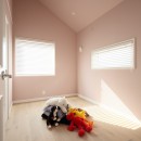 F邸の写真 優しいピンク色の子供部屋