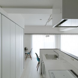 池袋本町の家-白とウォールナットでまとめたシンプルでモダンな住空間-キッチン