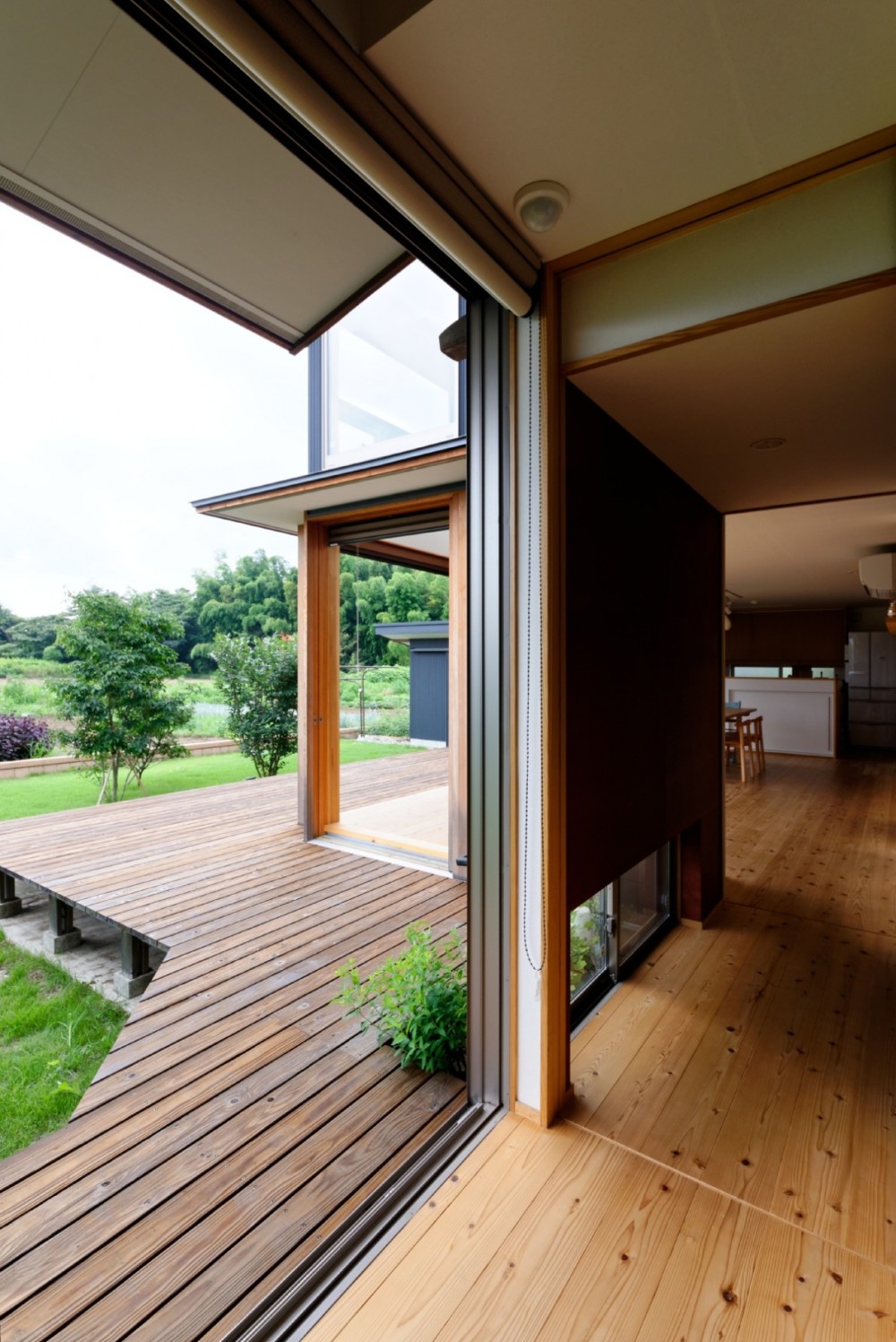 蓮田の家	－大きな窓とデッキのある二世帯住宅－ (つながるデッキ)