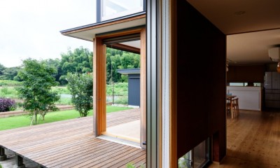 つながるデッキ｜蓮田の家	－大きな窓とデッキのある二世帯住宅－