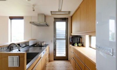 キッチン｜蓮田の家	－大きな窓とデッキのある二世帯住宅－