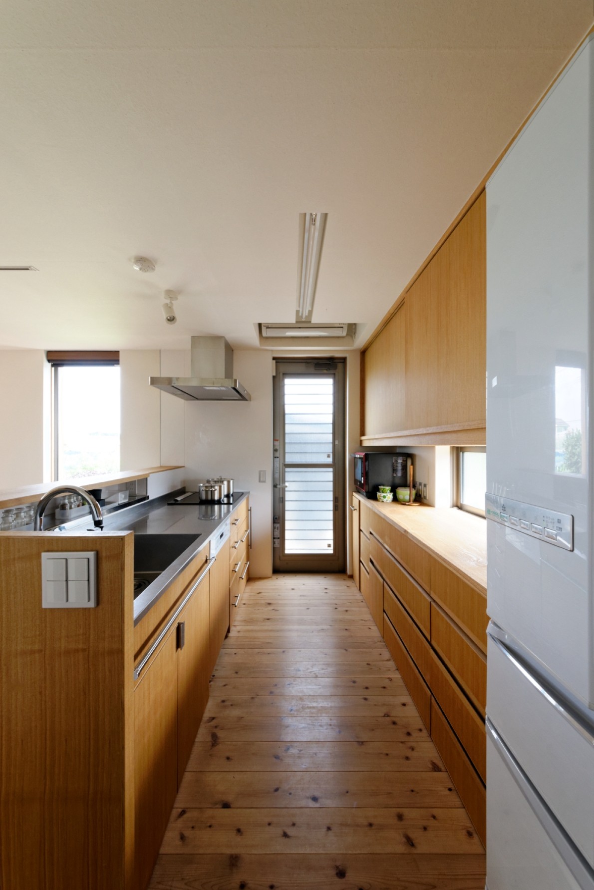 キッチン事例：キッチン（蓮田の家	－大きな窓とデッキのある二世帯住宅－）