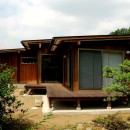 印旛の家　－終の棲家　緑の中に建つ平屋－の写真 外観
