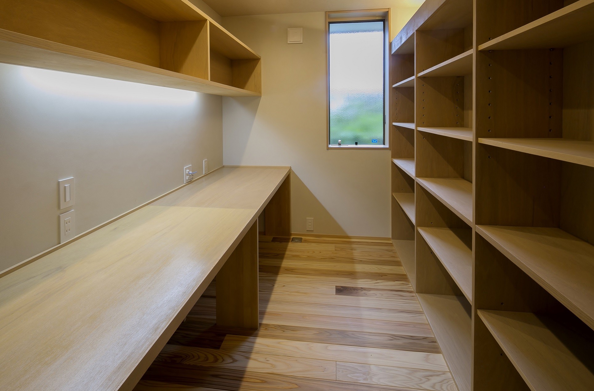 書斎事例：書斎スペース（『上駒沢の家』プライベートを大切にした二世帯住宅）