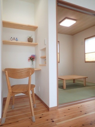 和室～デスクコーナー (木の香りと暮らす自然素材の家)