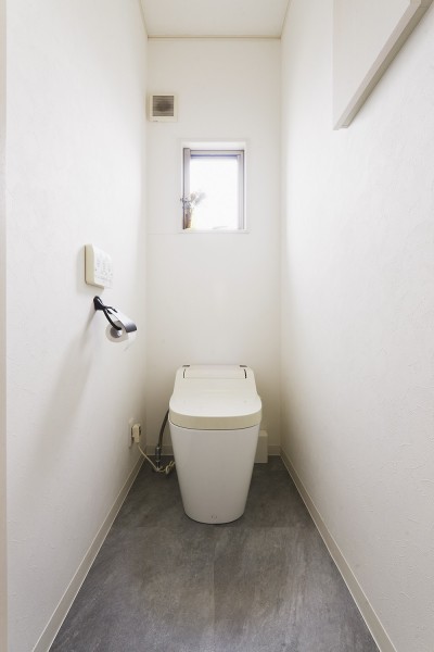 トイレ (横浜市A様邸 ～変える、と残す～)