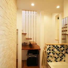 TWIN SMALL HOUSE (１階洗面＆階段)