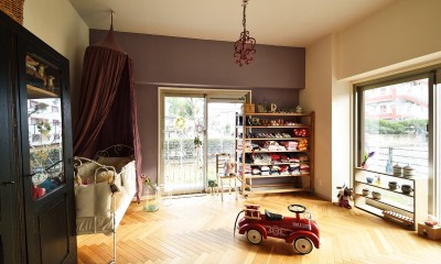 アンティーク家具が似合う部屋 (LDKと繋がる子供室)