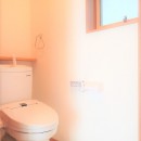開放的なリビングで家族との団欒の時間を過ごせるお家の写真 トイレ