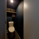 見上げたくなる空間の写真 トイレ