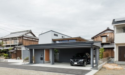 上笠の家（インナーガレージでプライベート空間を作りつつも開放的なリビングのある家） (ビルトインガレージのある家)