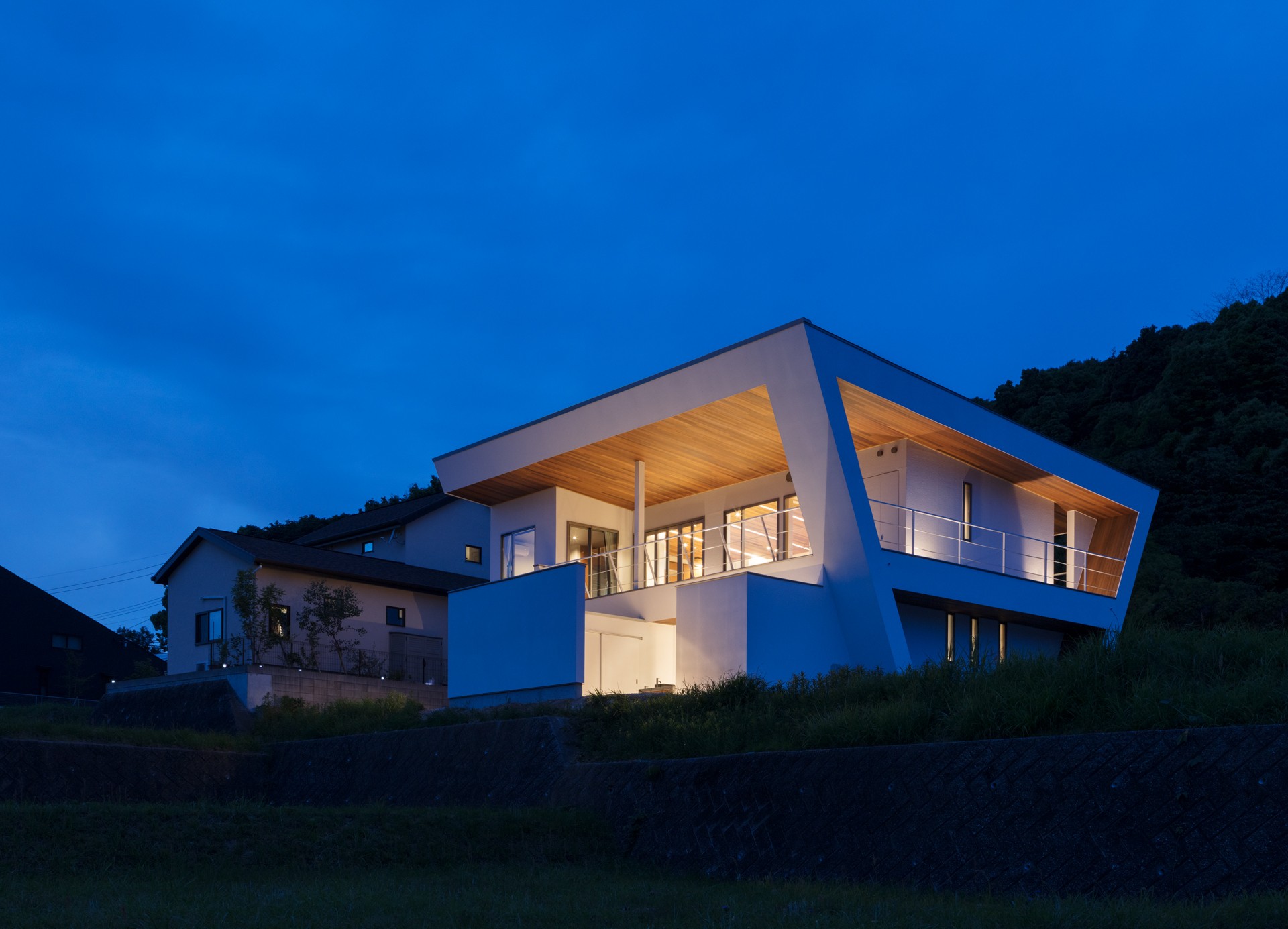 N12 House 回遊テラスのあるガレージハウス 別荘事例 Suvaco スバコ