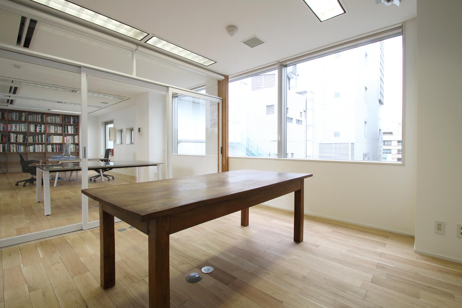 その他事例：会議室（居心地の良いオフィス空間でクリエイティブな発想を。）