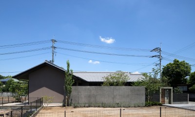 外観　中庭塀｜山隈の家