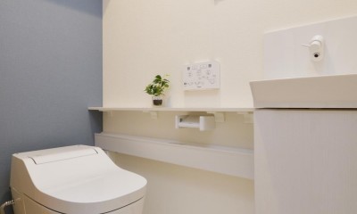 トイレ｜当社自慢の腕利き大工さんによる手作り階段＆全面リフォーム