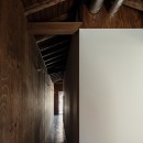 透き間の家｜土間・縁側・書庫で居間を包んだ住宅｜奈良市｜町家・古民家改修の写真 透き間の家｜土間・廊下・通り庭・玄関