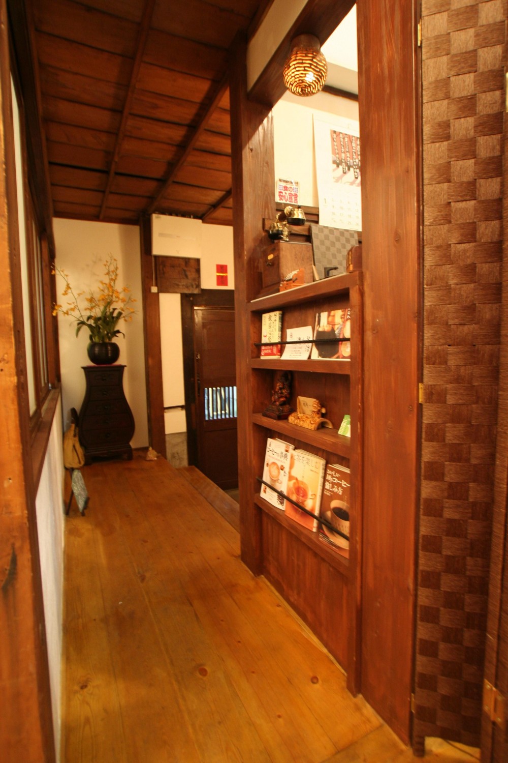 【茨木市 店舗】築80年の古民家を居心地良いカフェにリノベーション (カフェ 玄関)
