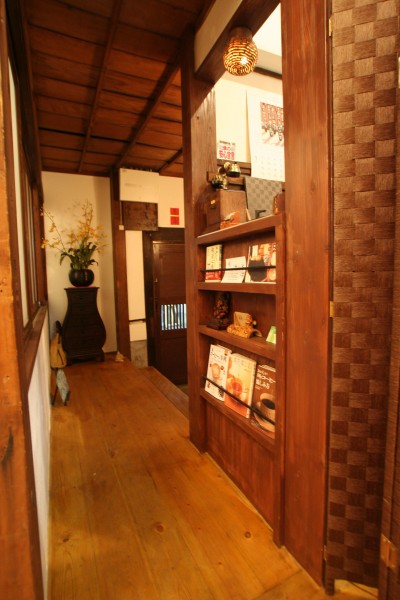 カフェ 玄関 (【茨木市 店舗】築80年の古民家を居心地良いカフェにリノベーション)