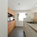 カリモク60の家具映えるパーケット床の写真 キッチン