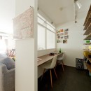 カリモク60の家具映えるパーケット床の写真 書斎