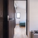 アレルギー反応を持つ子供が住むための和モダン住宅/美しい空気の家の写真 寝室
