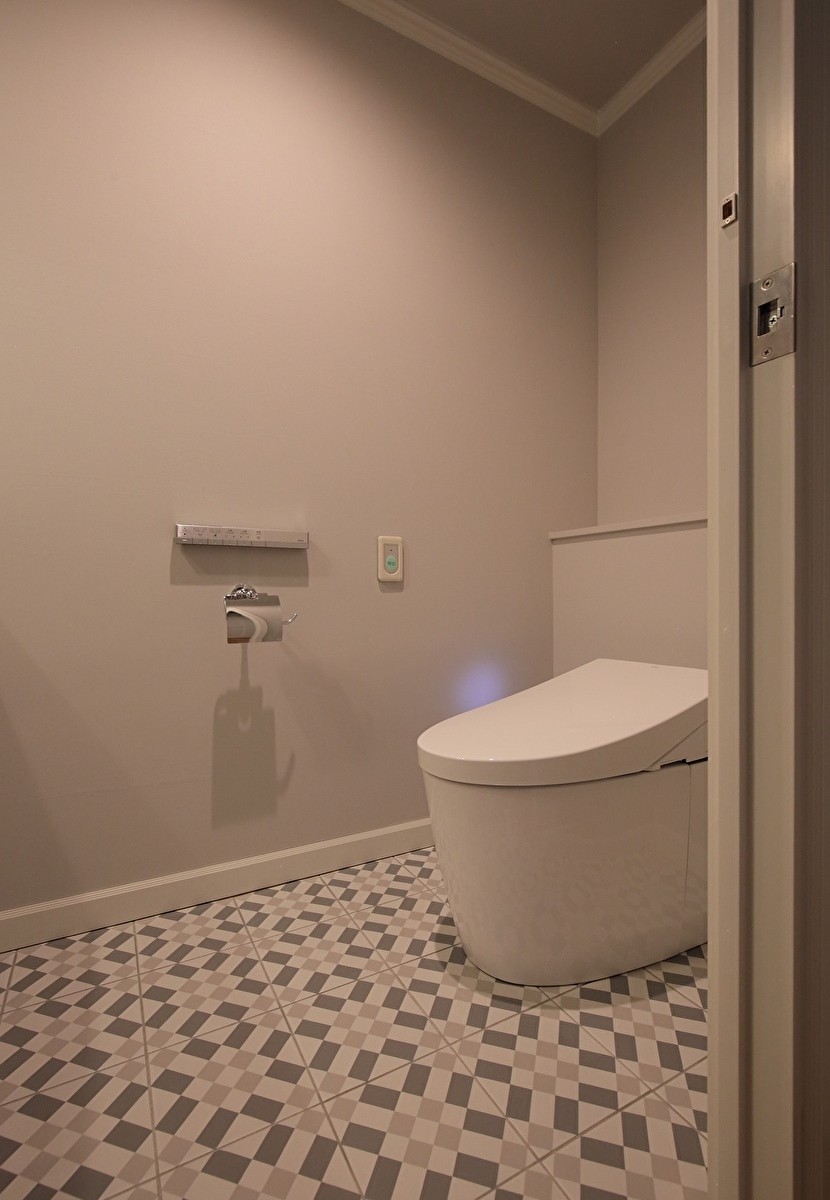 バス/トイレ事例：ポルトガルタイルが印象的な床（Y邸）