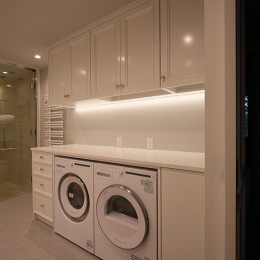 ビルトイン洗濯機と乾燥機ですっきり空間 Y邸 バス トイレ事例 Suvaco スバコ