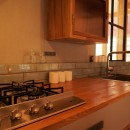 突抜の町家/素材の質感 京町家リノベーションの写真 キッチン