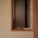 突抜の町家/素材の質感 京町家リノベーションの写真 寝室