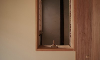 突抜の町家/素材の質感 京町家リノベーション (寝室)