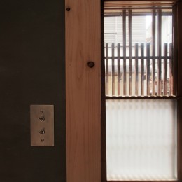 突抜の町家/素材の質感 京町家リノベーション (玄関)