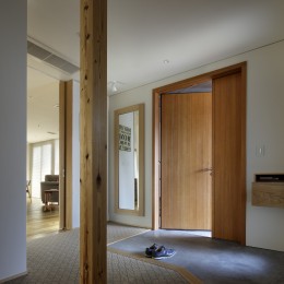 House-H Renovation / 築40年木造住宅のリノベーション (玄関)