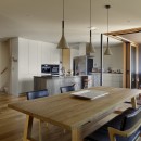 House-H Renovation / 築40年木造住宅のリノベーションの写真 ダイニングキッチンとテラス