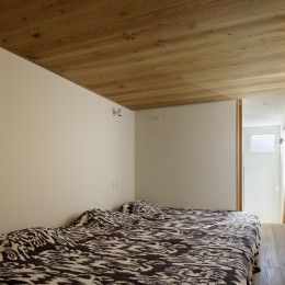 中野のSOHO / ツーバイフォー住宅のリノベーション (寝室)