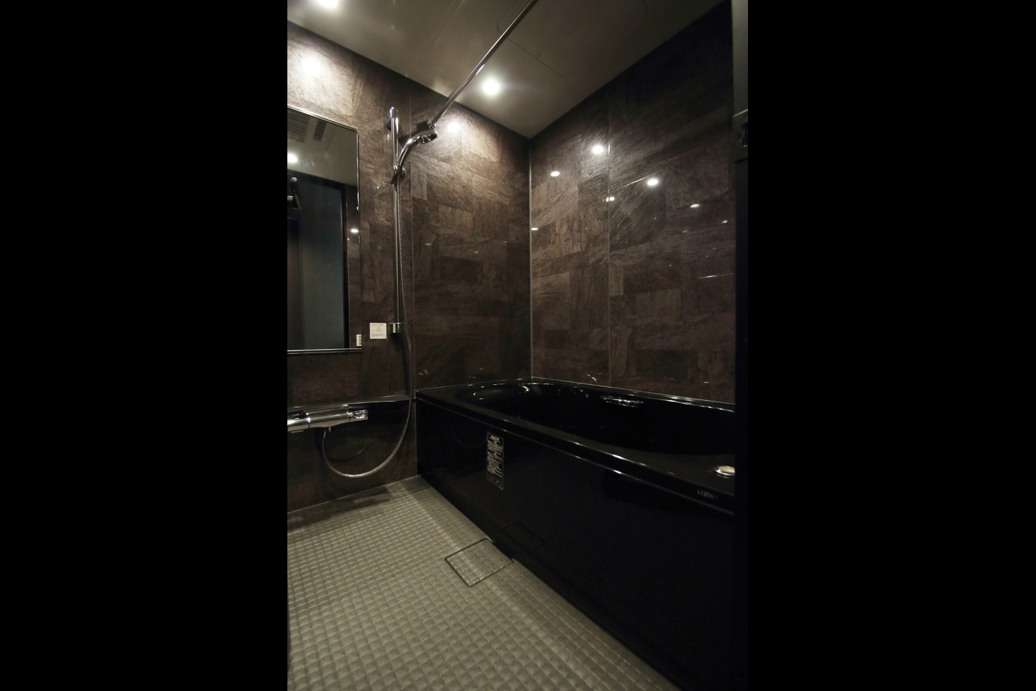 バス/トイレ事例：バスルーム（ダークカラーを基調とした大人かっこいい東京リノベーション）