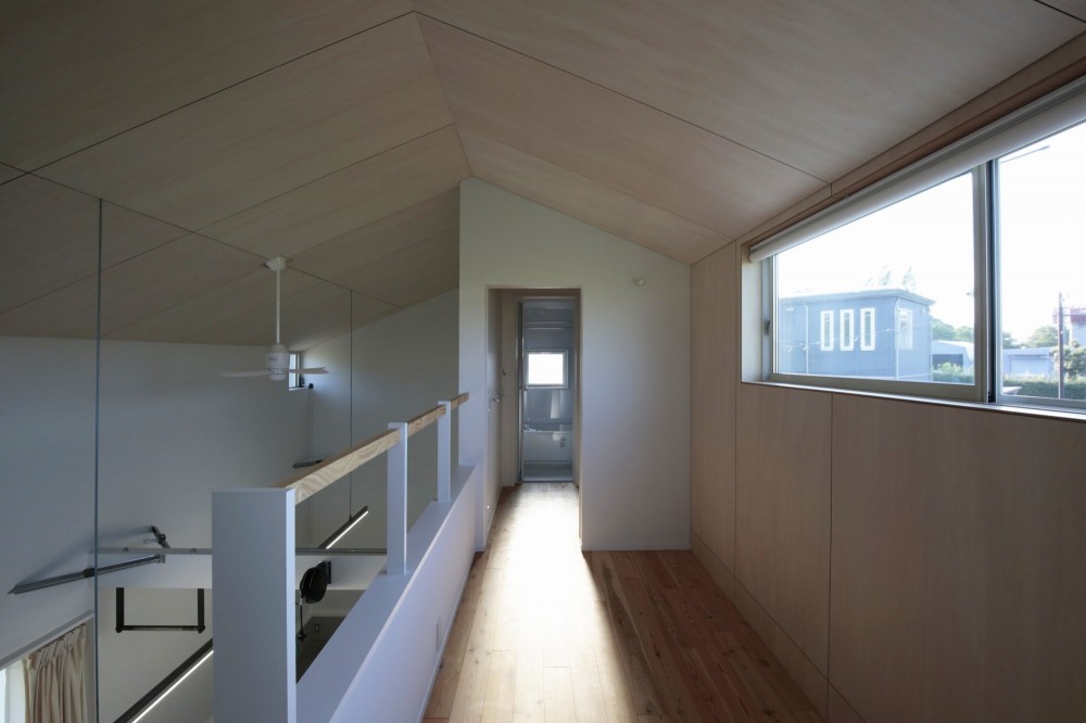 篠山市の小さな家／ONとOFFを切り替える職住一体の家 (2Fホール)