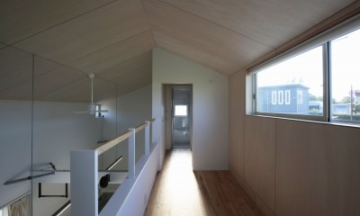 篠山市の小さな家／ONとOFFを切り替える職住一体の家 (2Fホール)