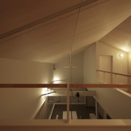 篠山市の小さな家／ONとOFFを切り替える職住一体の家 (寝室から吹き抜けを見る)